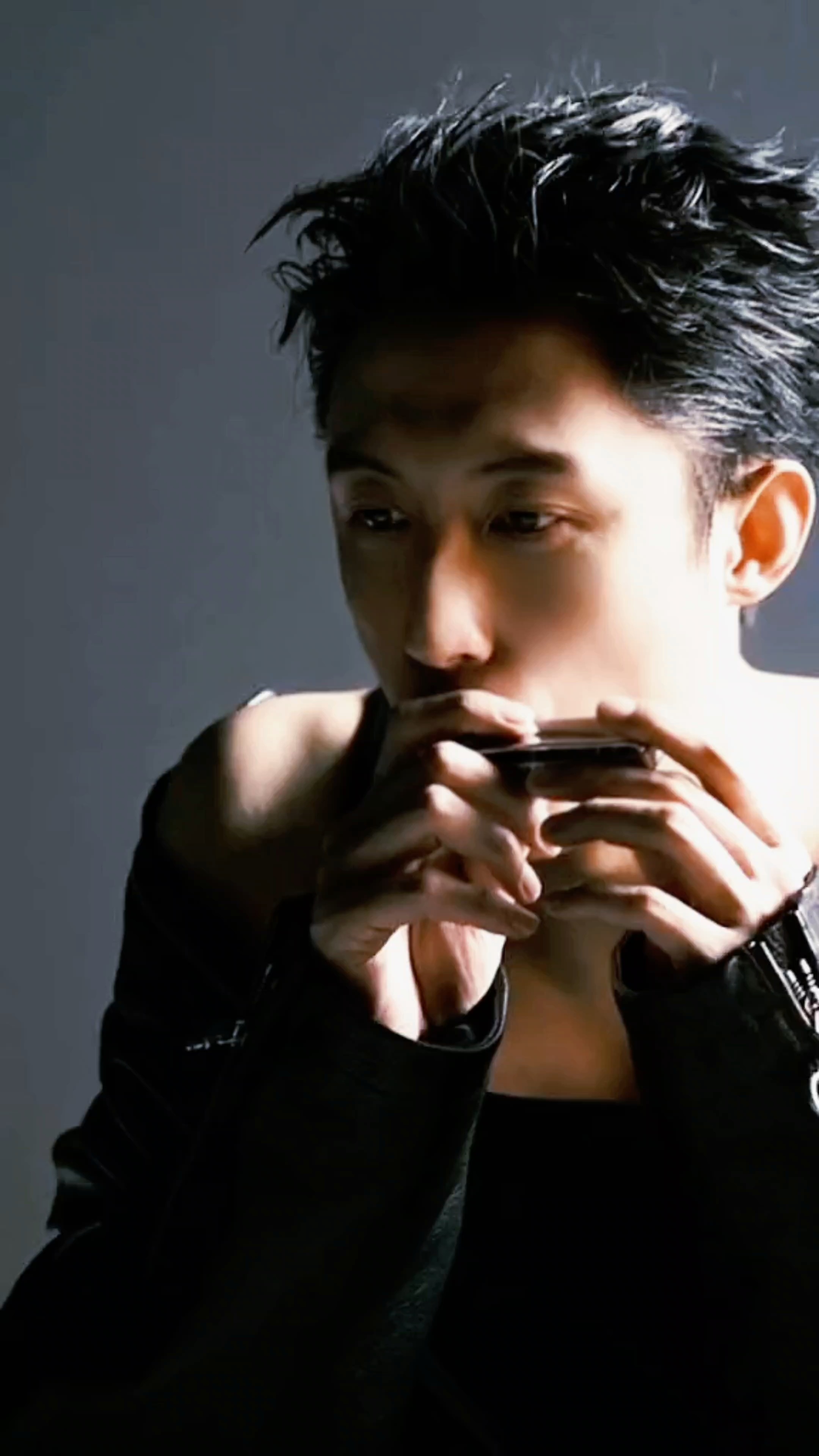 黄景瑜时装四月封面 所有人。感受