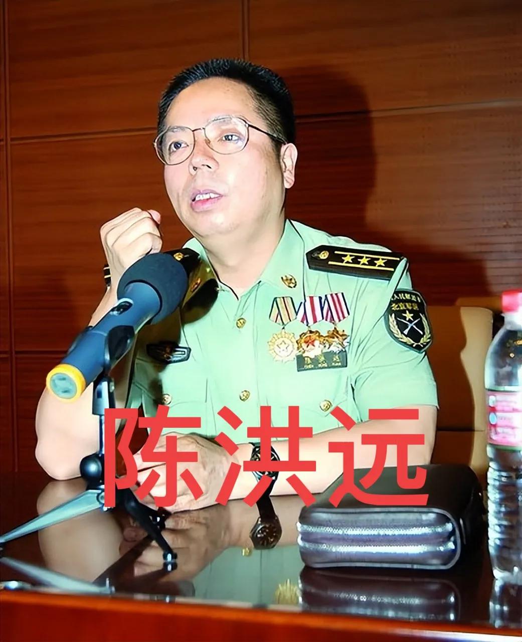 [月亮]1984年，一22岁战士误闯入一个山洞，他发现里面竟都是女人，然而就在战