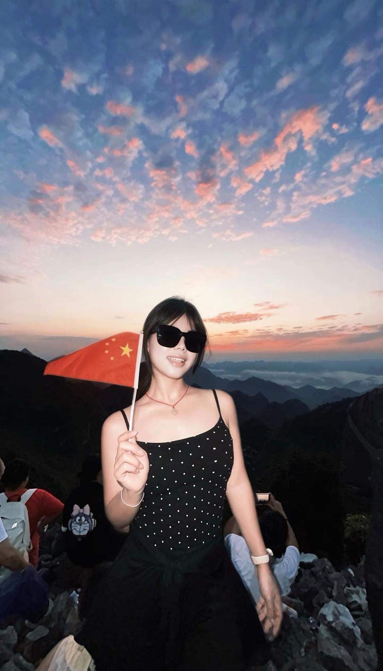 我想浪迹天涯 即使居无定所 心漂泊无依 我想让山川湖海成为我的心脏 想一生都奉献