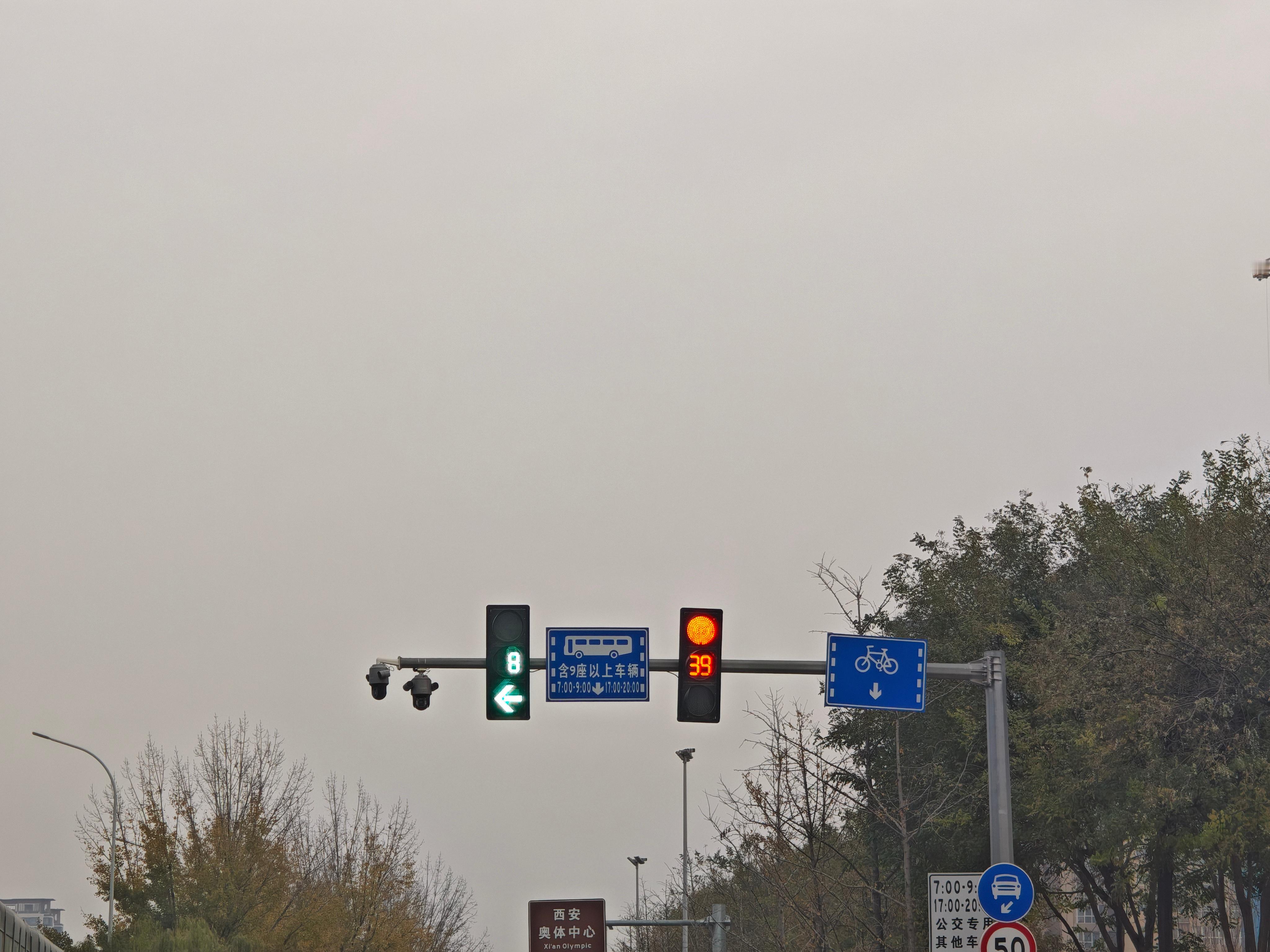 你开车会等黄灯吗？ 