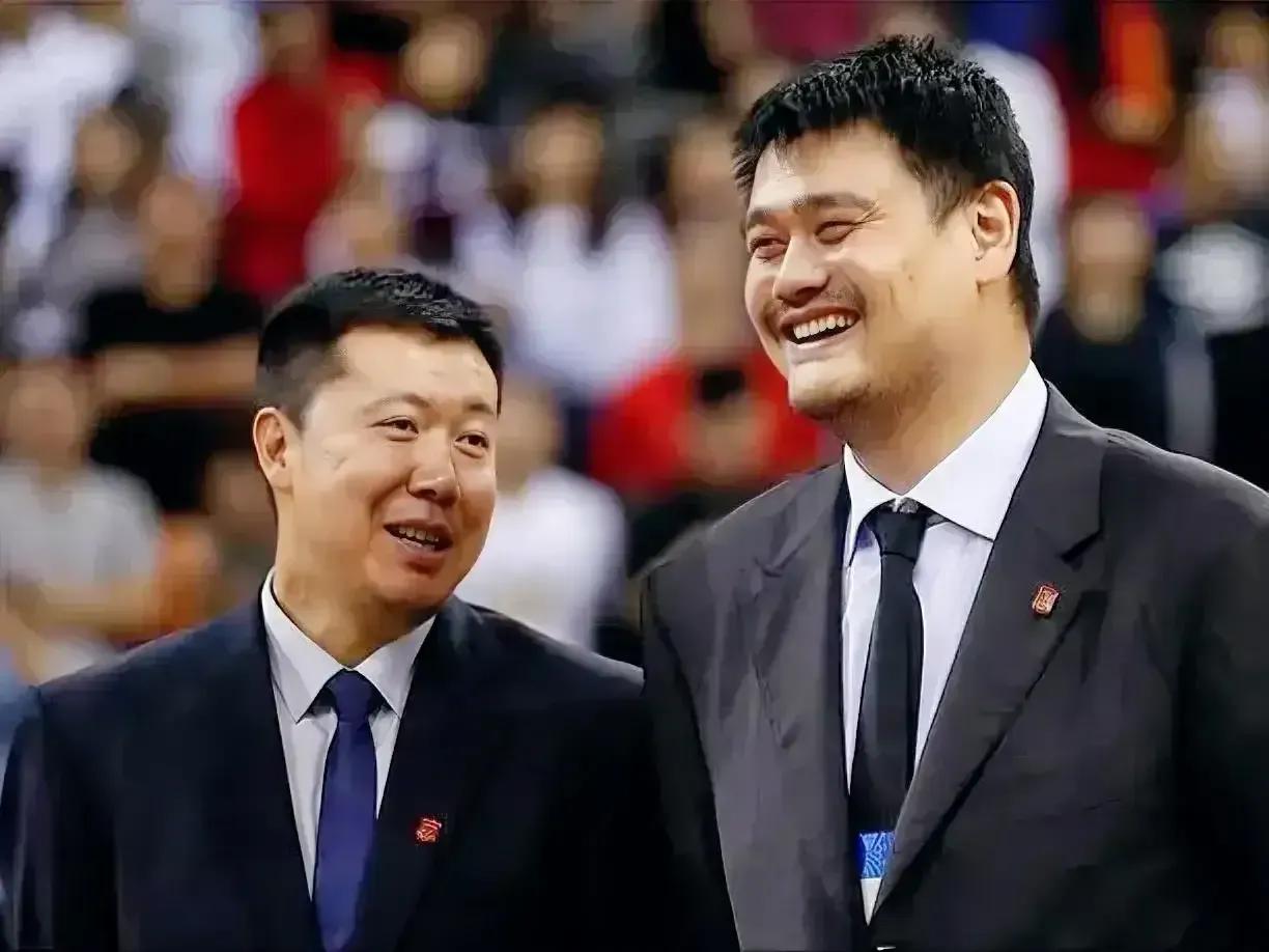 不偏不倚，中国男篮史上，综合实力最强的球员是以下这10位：

1、姚主席
2、王