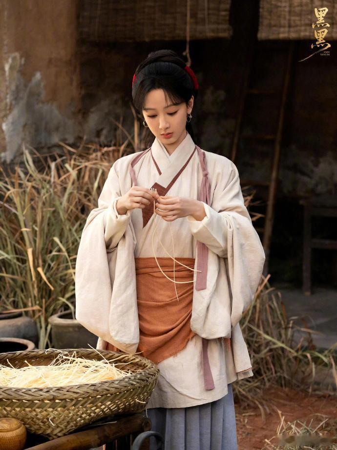 网传《生命树》将截档杨紫主演的《家业》，前者展现藏地守护者的坚守，后者讲述制墨世