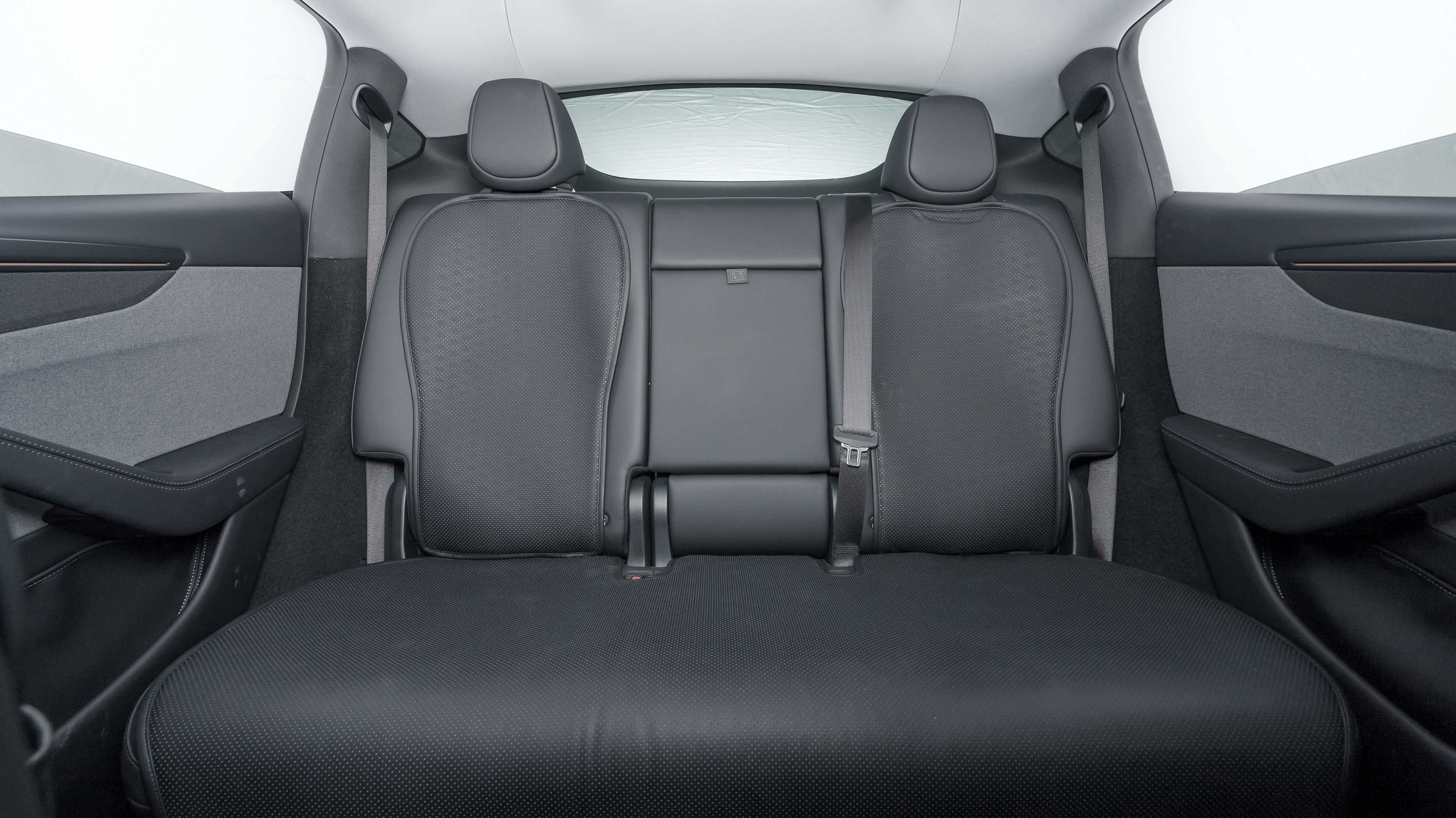 上次没买到的朋友，纳帕皮座椅保护垫又补了一些！之前看错库存了，原来的 1 套就是