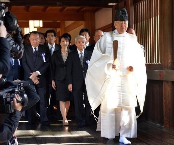 日本靖国神社被起诉！就在世界各国还在想高市早苗会不会参拜靖国神社的时候，却不想靖