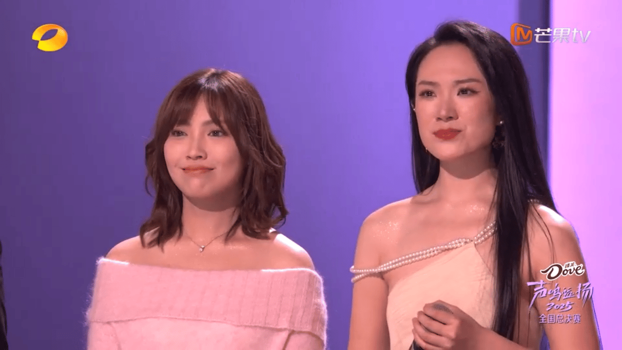 何炅一句“你搁这当艺统呢”直接戳中笑点！那英听完选手演唱急到不行，当场激情推荐苗