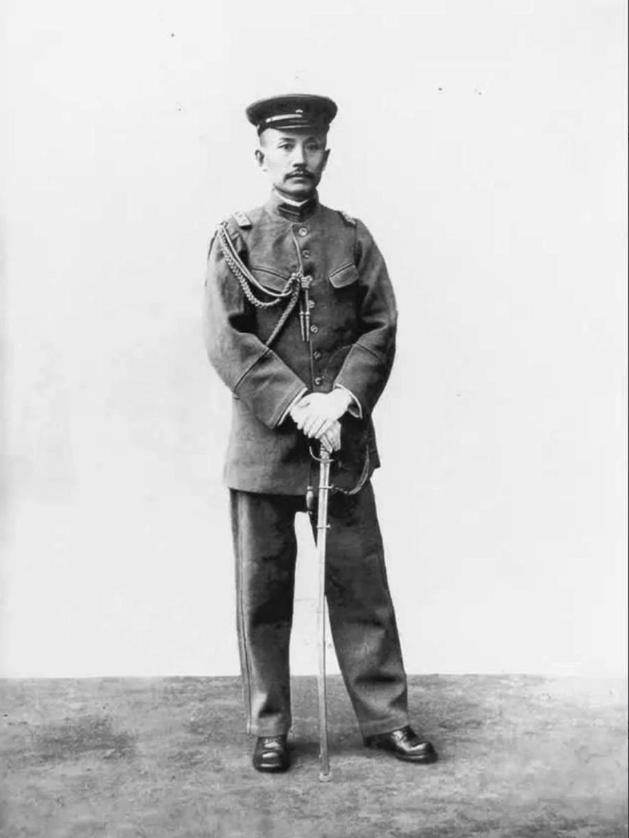 1928年，蒋介石密令范石生逮捕朱德，谁知范石生当着朱德、陈毅的面，一枪击毙告密