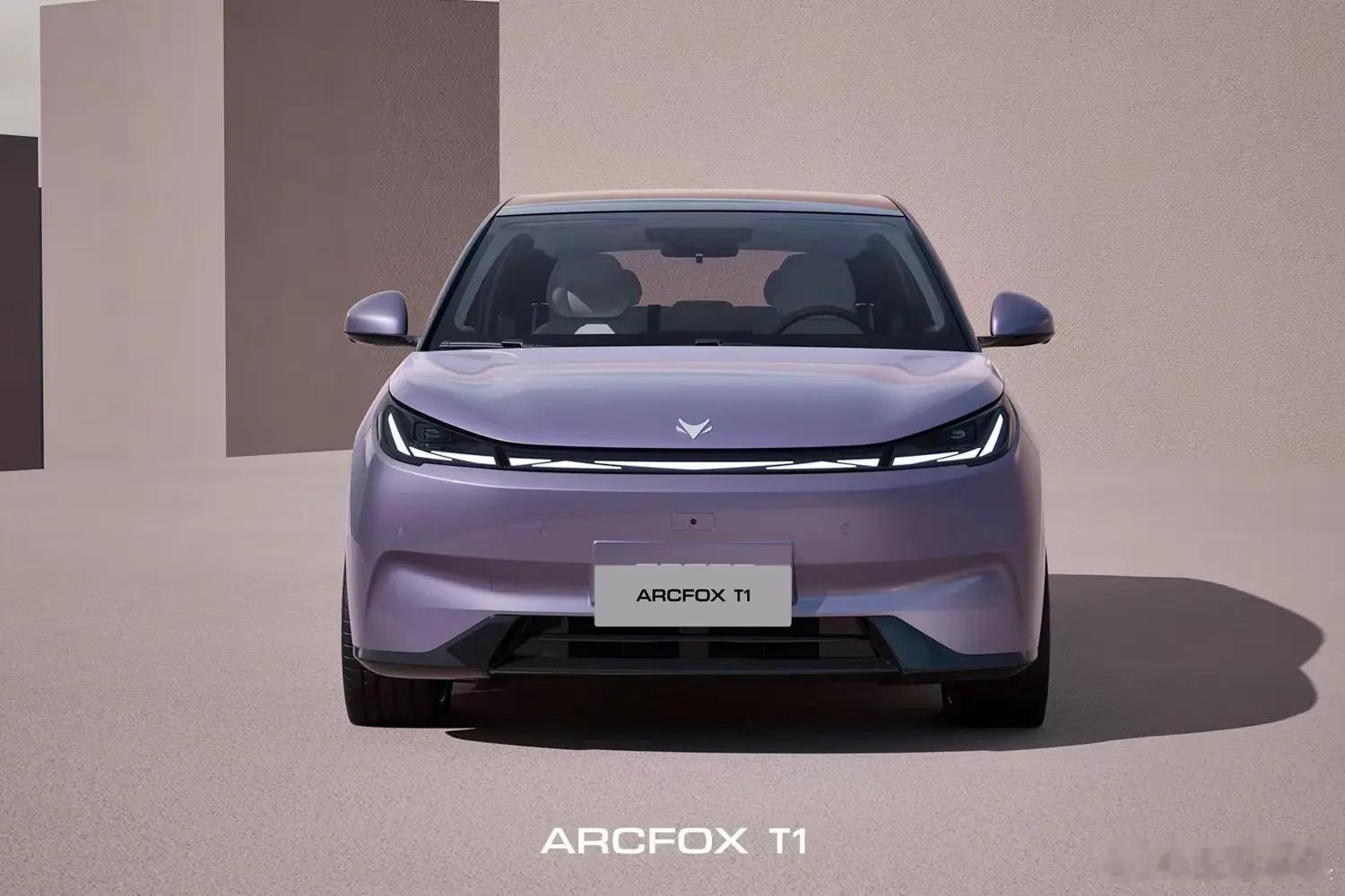 极狐 T1 作为通勤代步车真的戳中刚需，我个人很认可这种 “实用主义” 设计。后