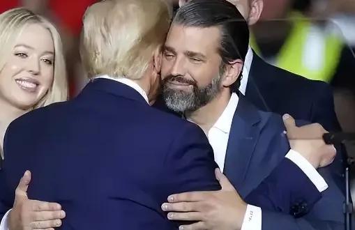 美国icon有可能再出父子总统。
 
根据最新民调，特朗普icon的长子小特朗普