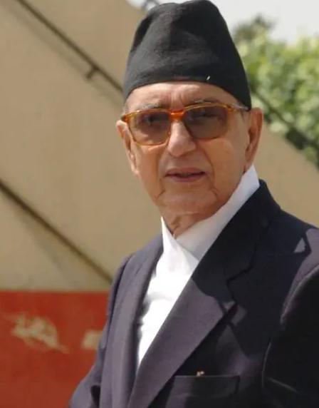 毛主席对尼泊尔首相说：你想把珠峰全部划归贵国？还有更好的办法
 
麻烦看官老爷们