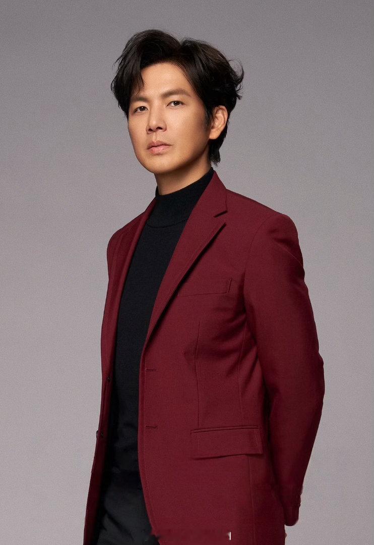 钟汉良你可太会亲了 看钟汉良的吻戏从来不会觉得尴尬或者多余。因为他每次都是水到渠