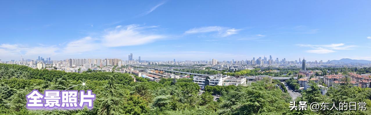 台风“红霞”已经在广东登陆了，台风给南京带来了“福利”。

今天上午南京的天空澄