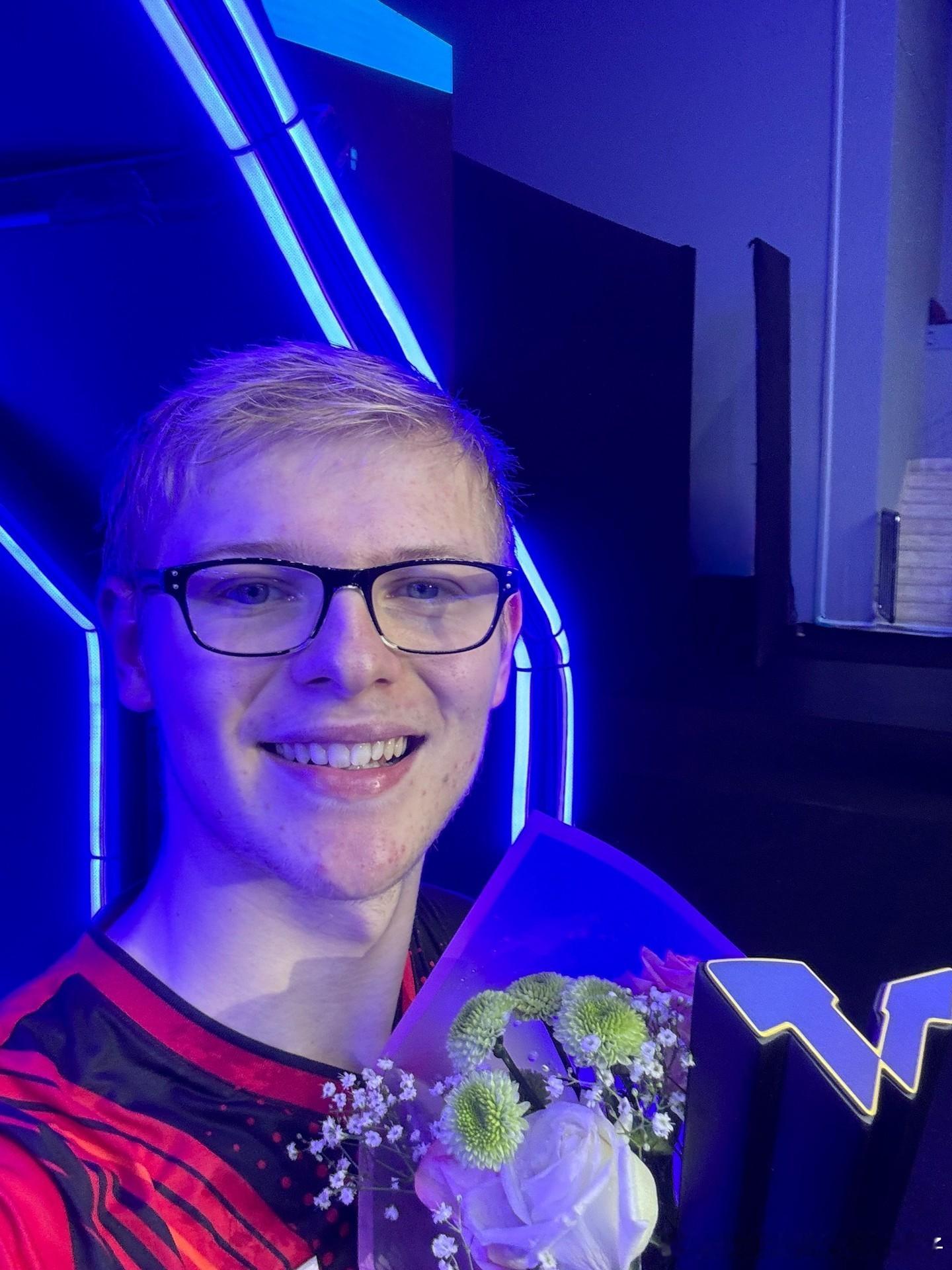 2025WTT马斯喀特球星挑战赛冠军自拍🤳男单冠军🏆：菲利克斯勒布伦🇫🇷