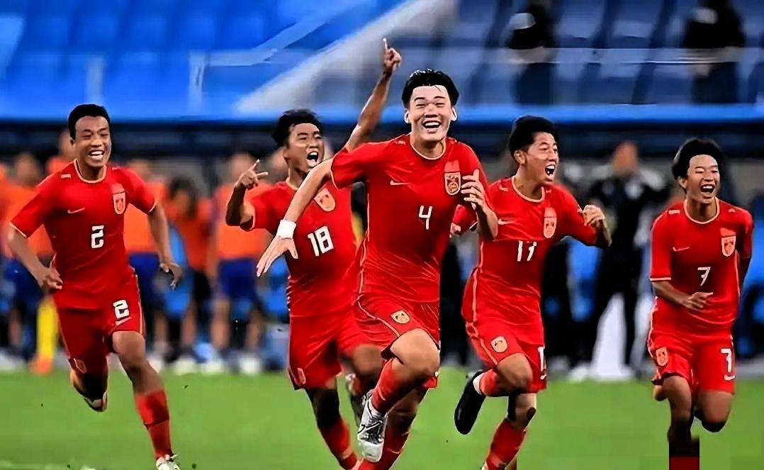 2：0完胜澳大利亚队，昂首挺进决赛！为上场的15名U17国足球员打分：
周雨诺，