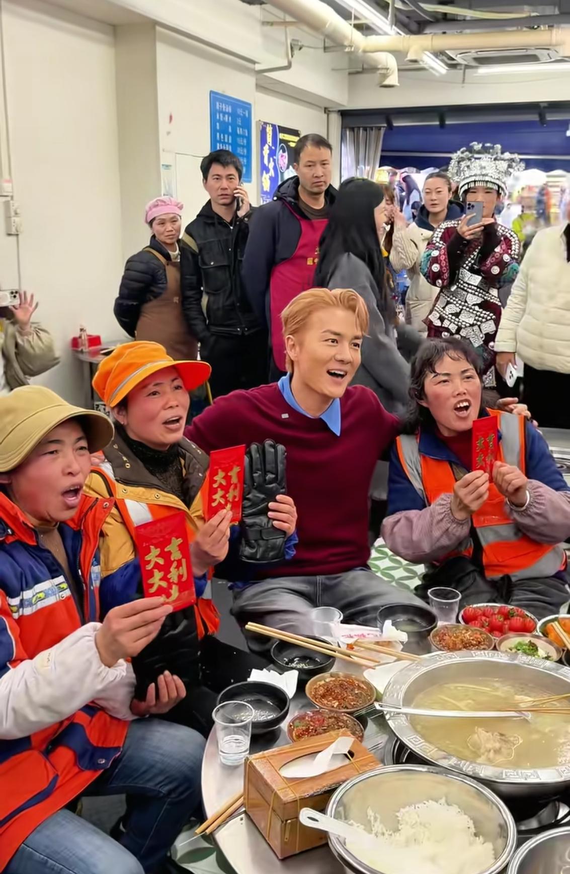 吴克群真的可以说是娱乐圈的异类了吧？

当年能跟赌王女儿何超莲谈恋爱，已经跨越阶