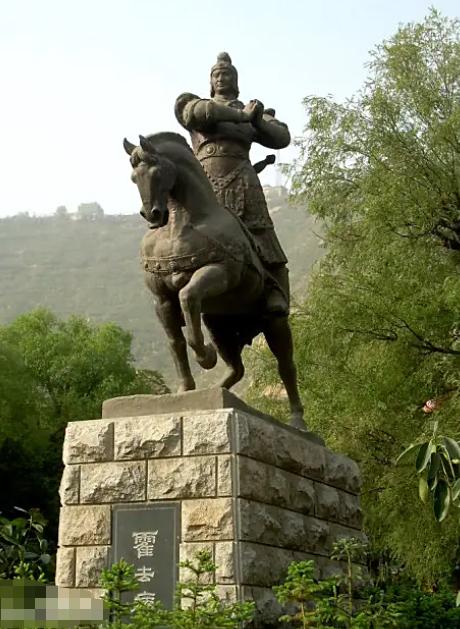 霍去病二十四岁病逝，武帝哭三日，第四日却杀尽其十七名贴身侍卫。霍去病，24岁病逝