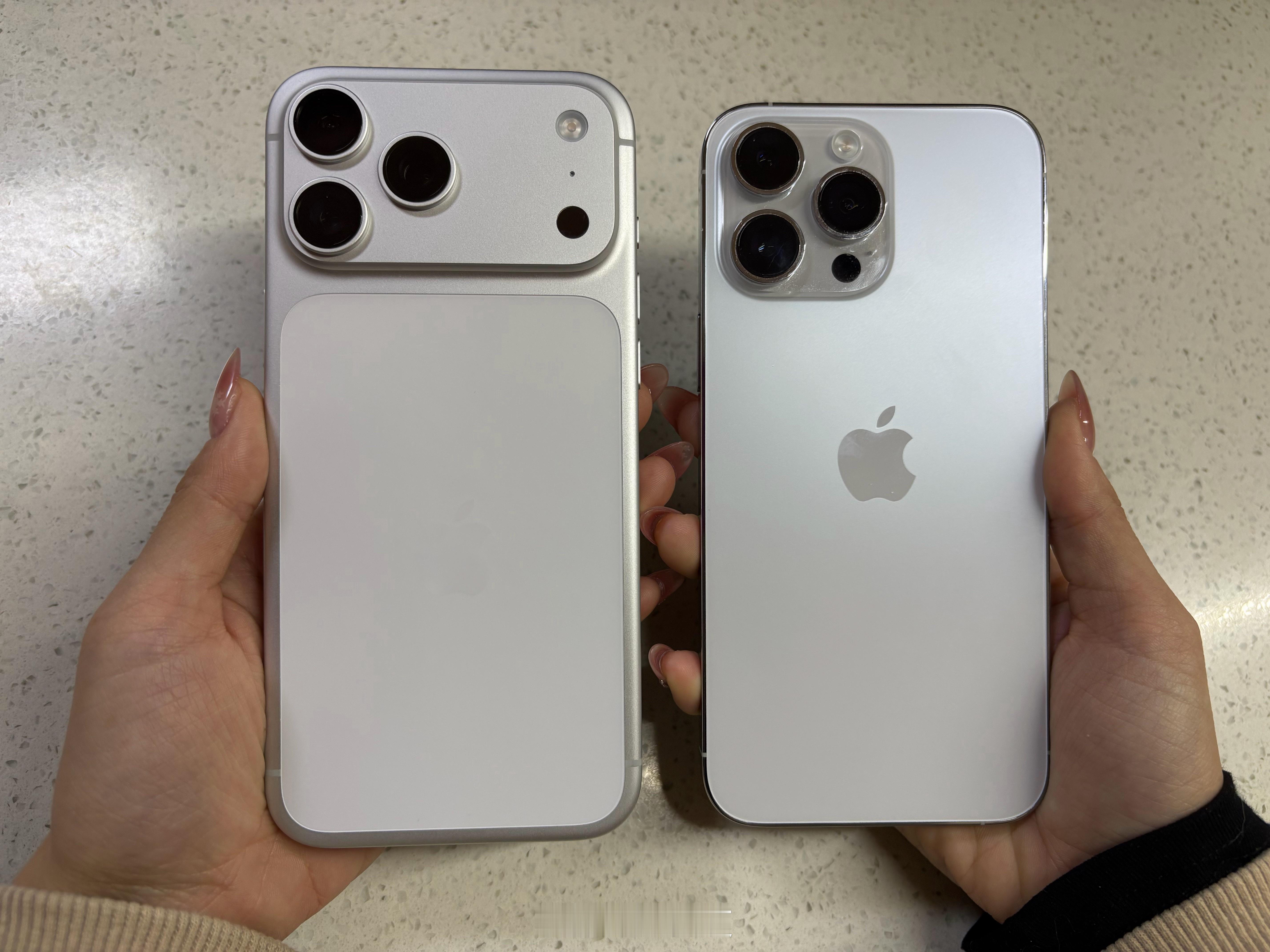 白色的iPhone14 Pro Max和iPhone17 Pro Max单看外观