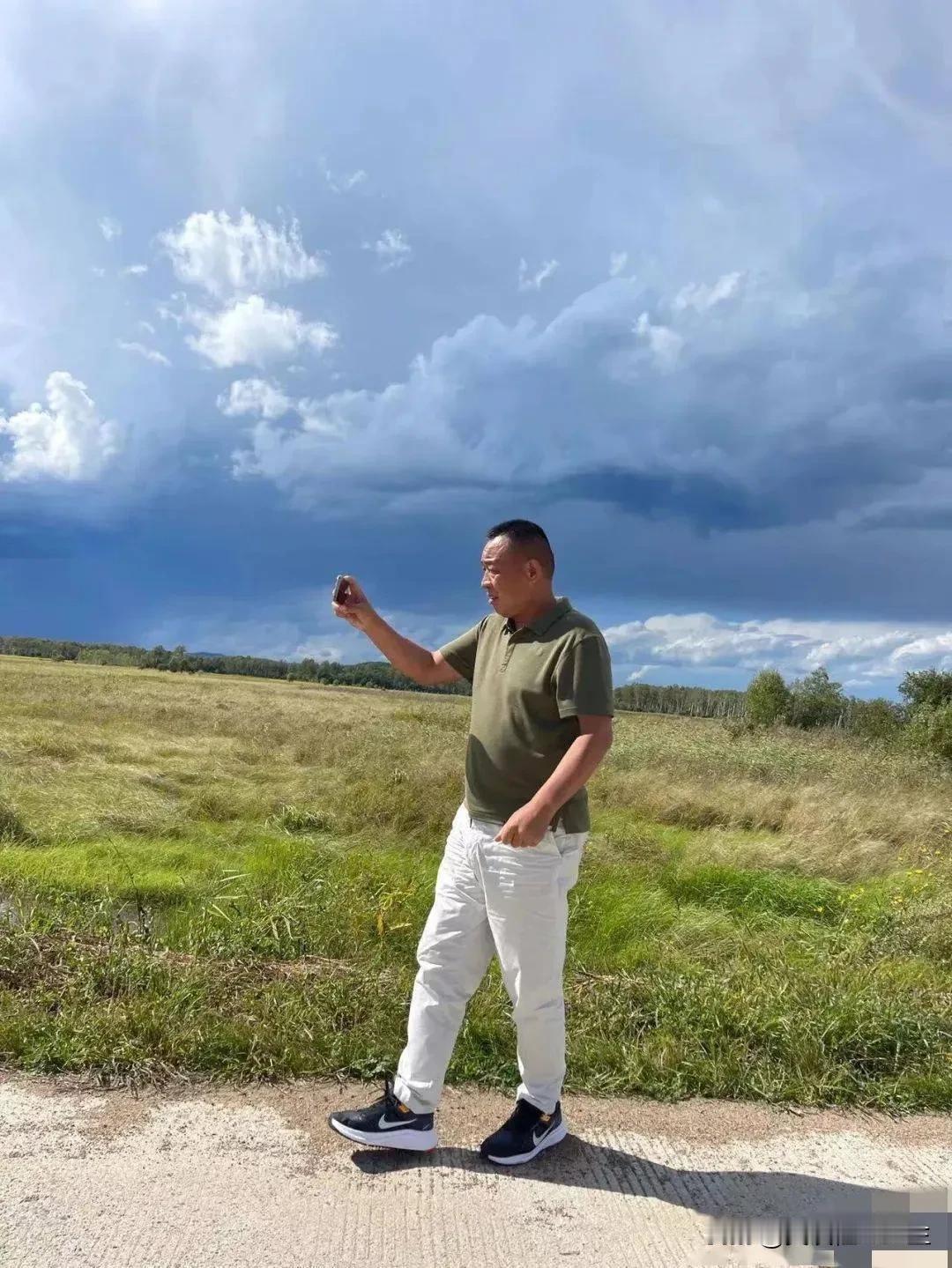 听说于东来可不是白白占便宜的，每次溜红薯都会给主人好几倍的赔偿，好歹人家是胖东来