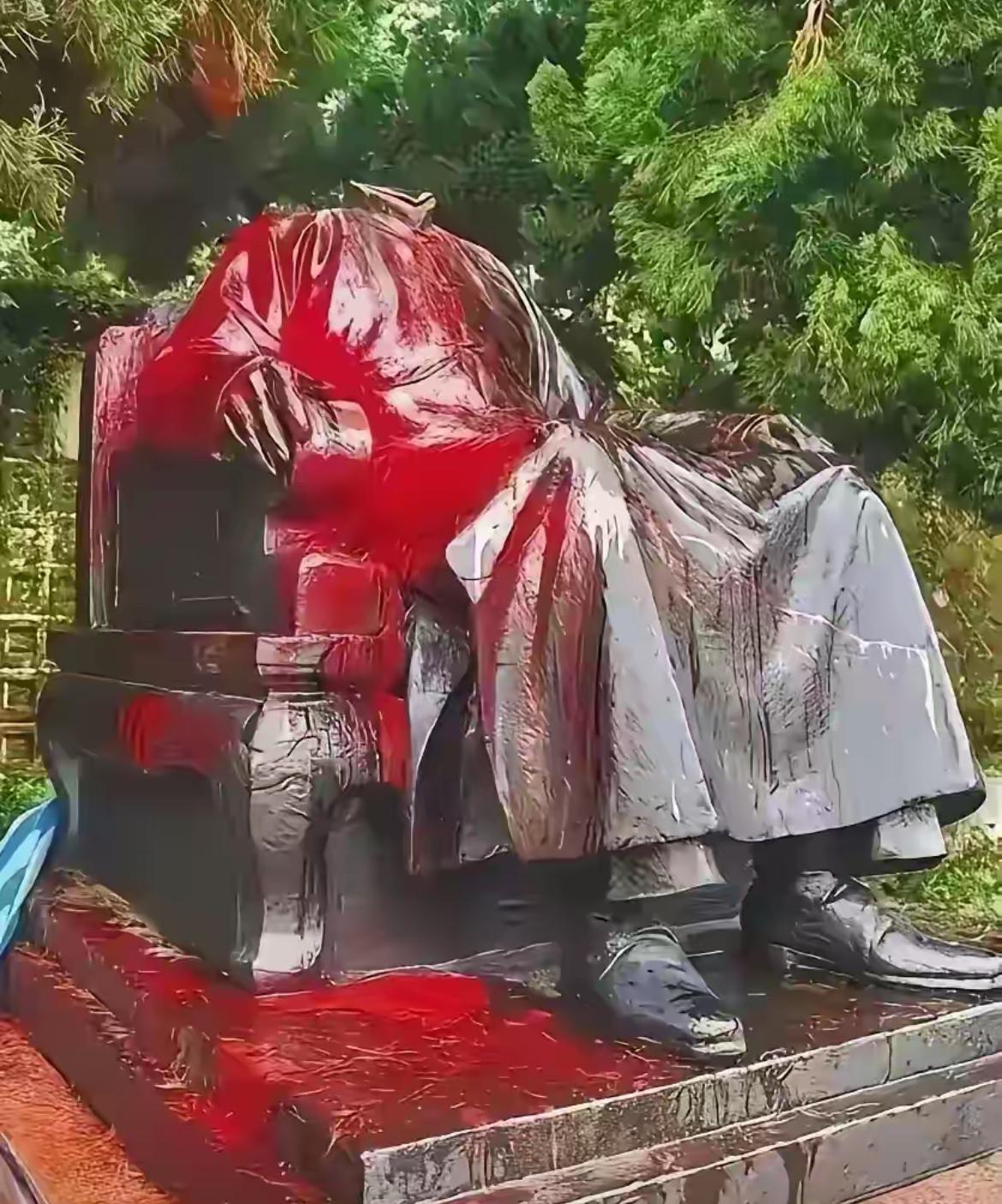 因为蒋介石个人的利益，遗留下来的钓鱼台问题、琉球问题、东海划界问题、台湾问题，这