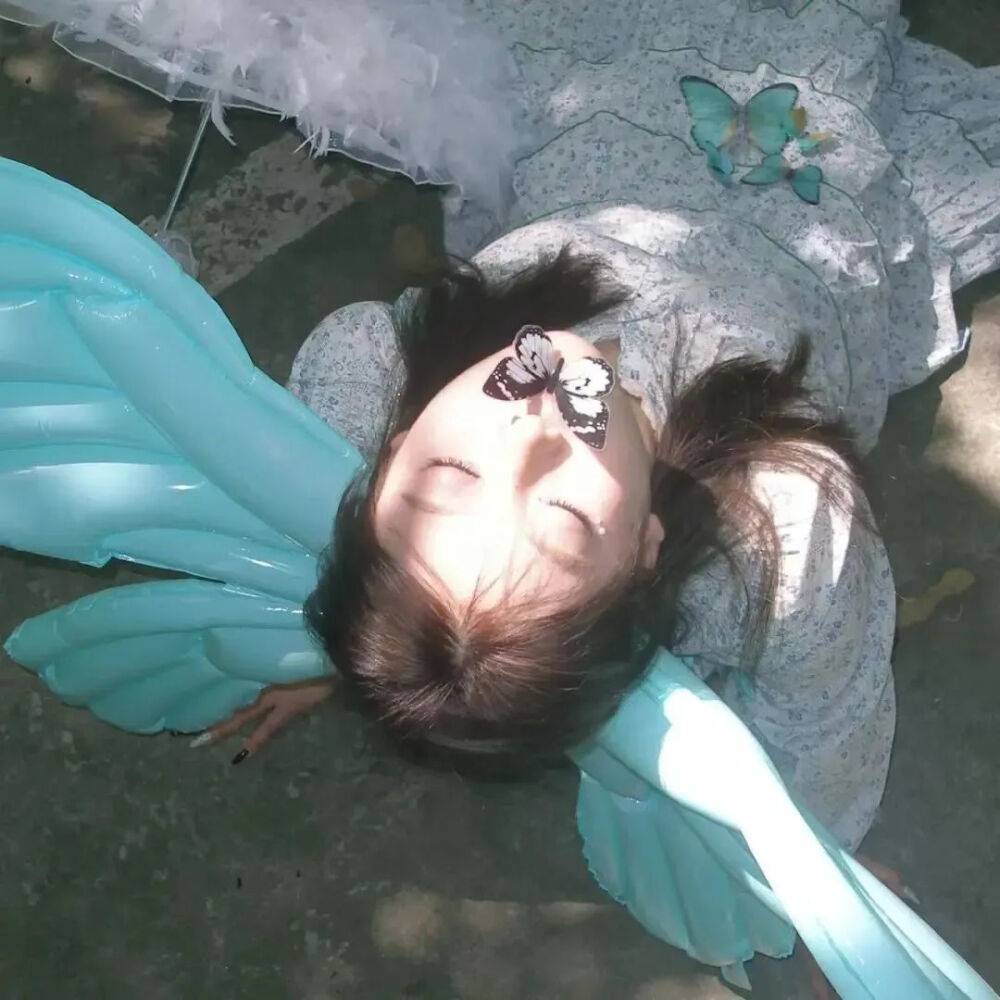 ʸᵒᵘ ᵃʳᵉ ˡⁱᵏᵉ ᵗʰᵉ ᵗʳᵉᵃˢᵘʳᵉ ᴵ ᶠᵒᵘⁿᵈ ᵒⁿ ᵉᵃʳ