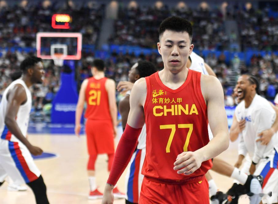 CBA季后赛状态低迷的张镇麟，为何再一次入选中国男篮？分析有3个原因。
在CBA