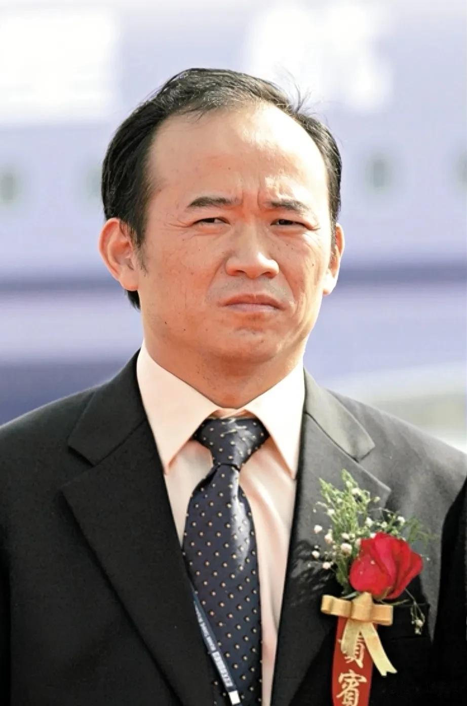 不懂就问:武大这次130年校庆，为什么没有邀请湖北前首富兰世立？

活动现场各行