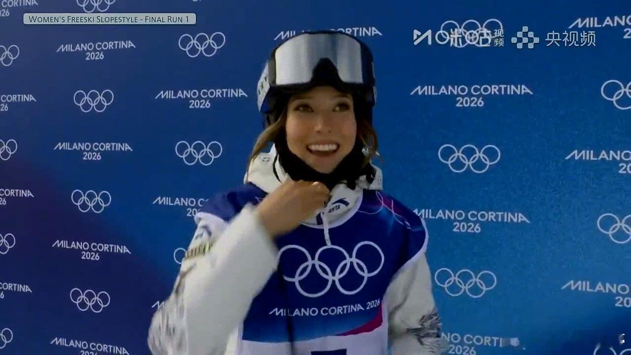 谷爱凌在自由式滑雪女子坡面障碍决赛 第一滑获得了86.58的超高分！ 