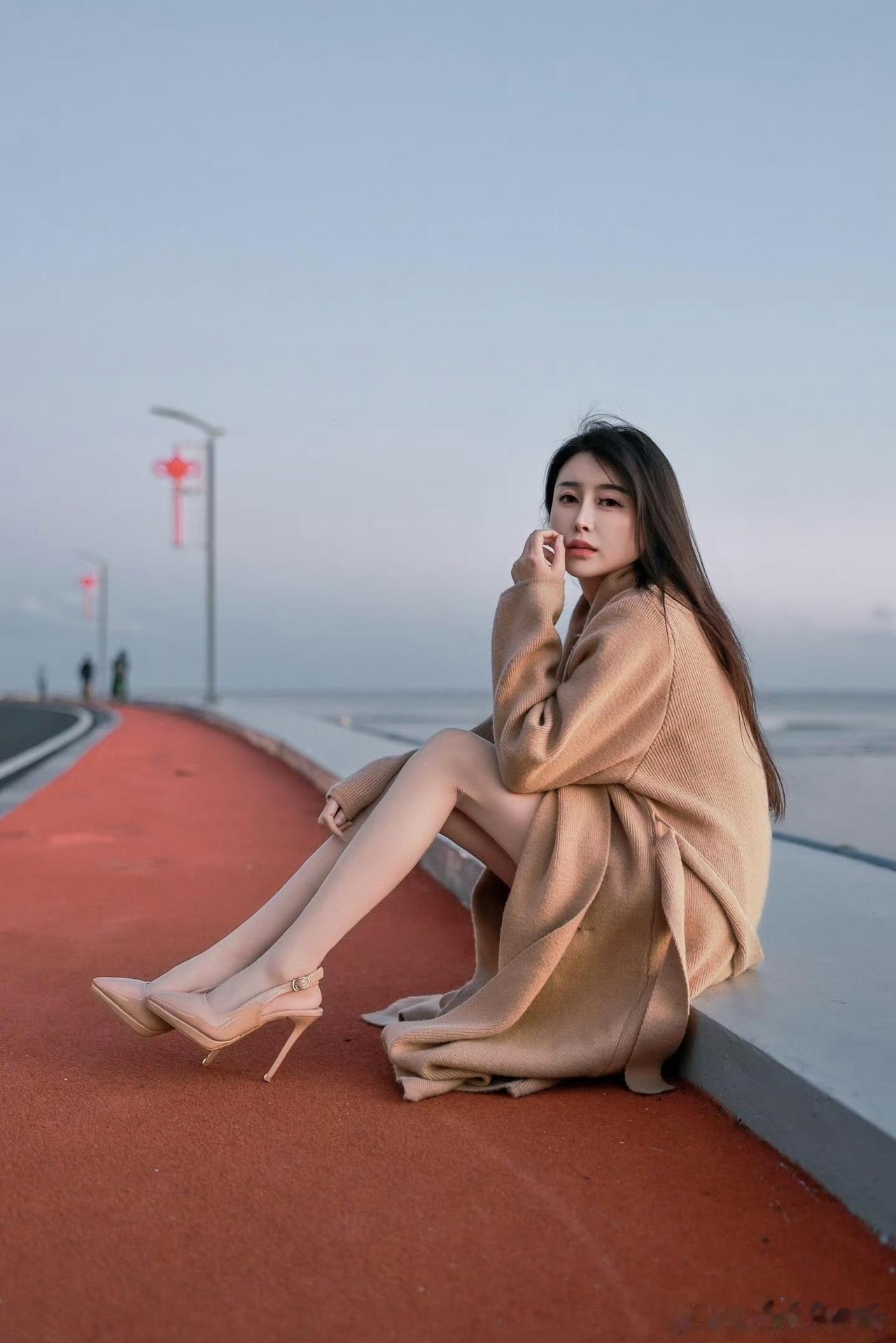 【清醒宣言：自己赚钱，才是最好的风帆】

曾经迷信避风港，如今只信银行卡的余额。