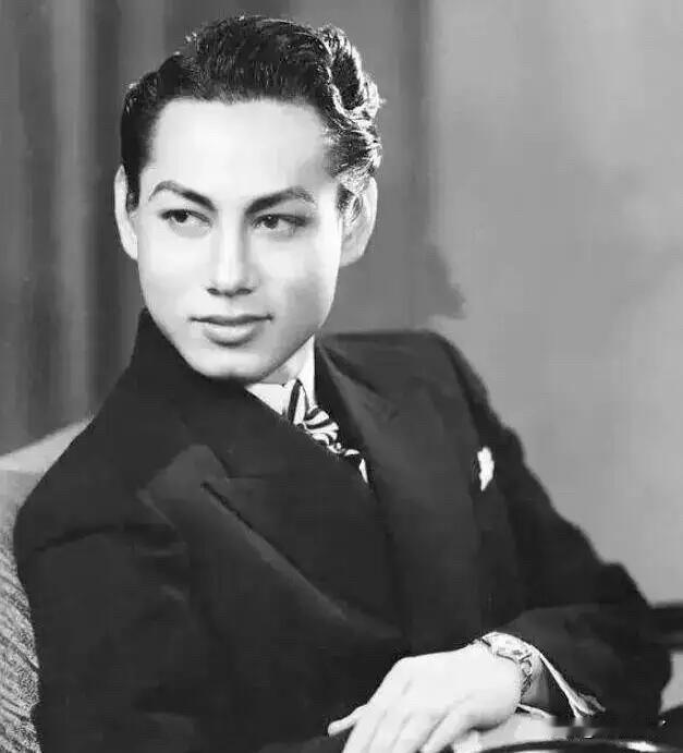 这些老电影里的男明星，你能认出几位？解放前的男演员多带着一身儒雅书卷气；解放后荧