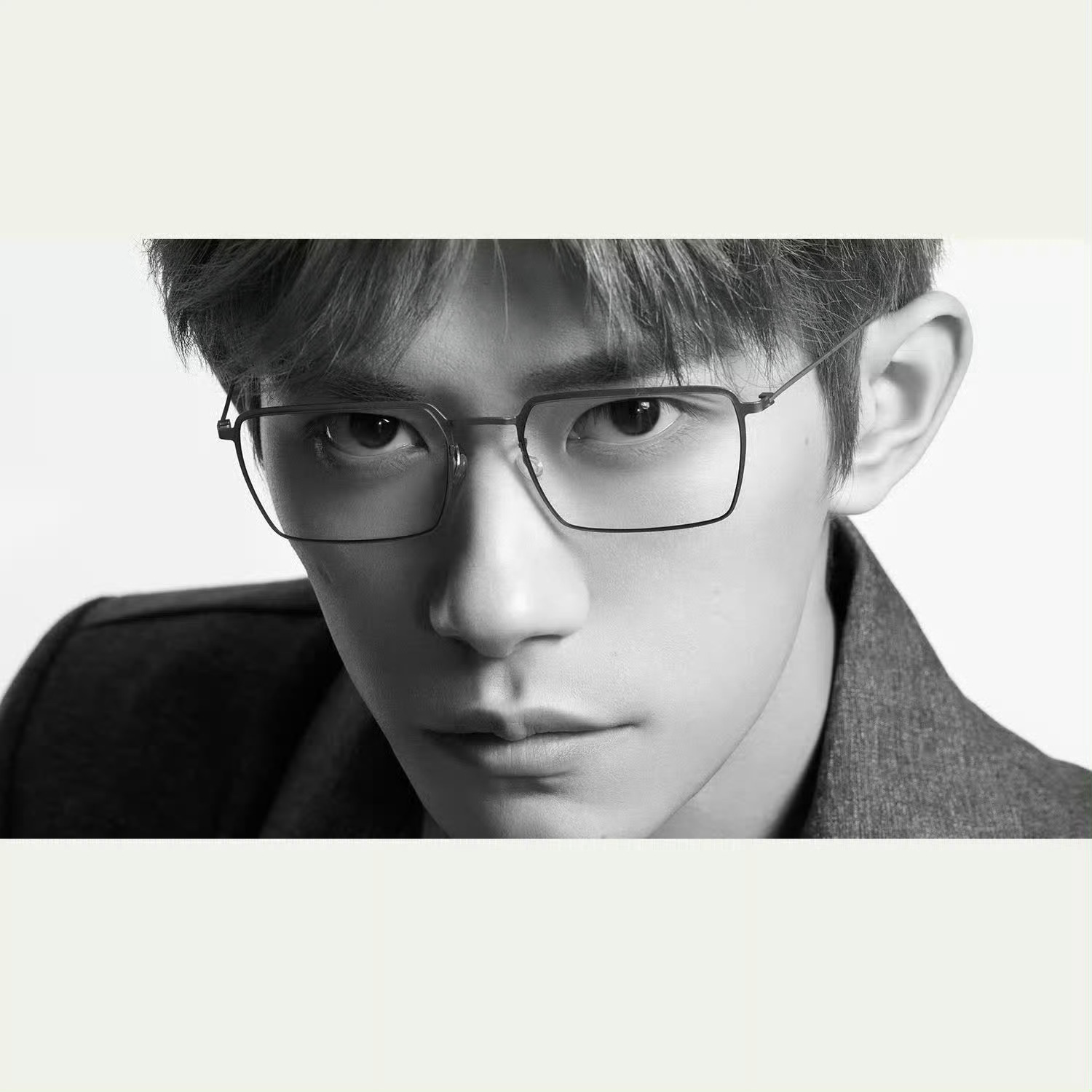 同款背景图已用上，林德伯格很会哦 