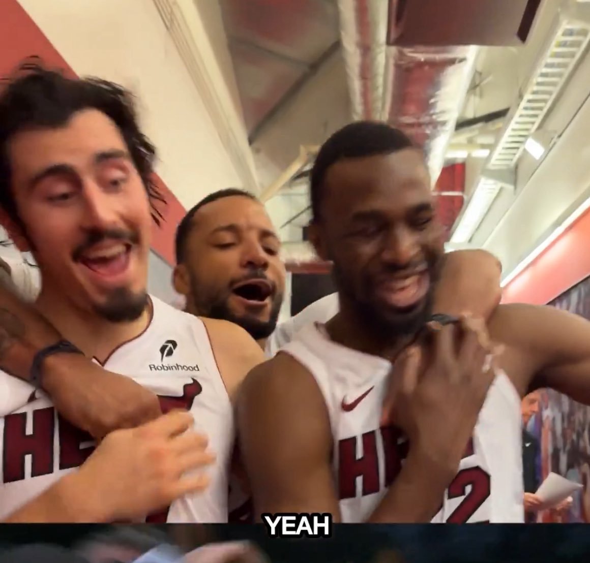 迈阿密热火队前 11 场比赛数据排名：战绩：7 胜 4 负主场战绩：5 胜 0 