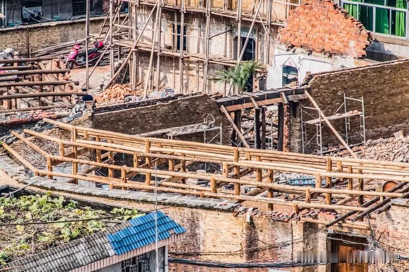 朋友退休回方城建个小楼
足足花了40万建成了
可户过𣎴过来了
去年朋友退休
想