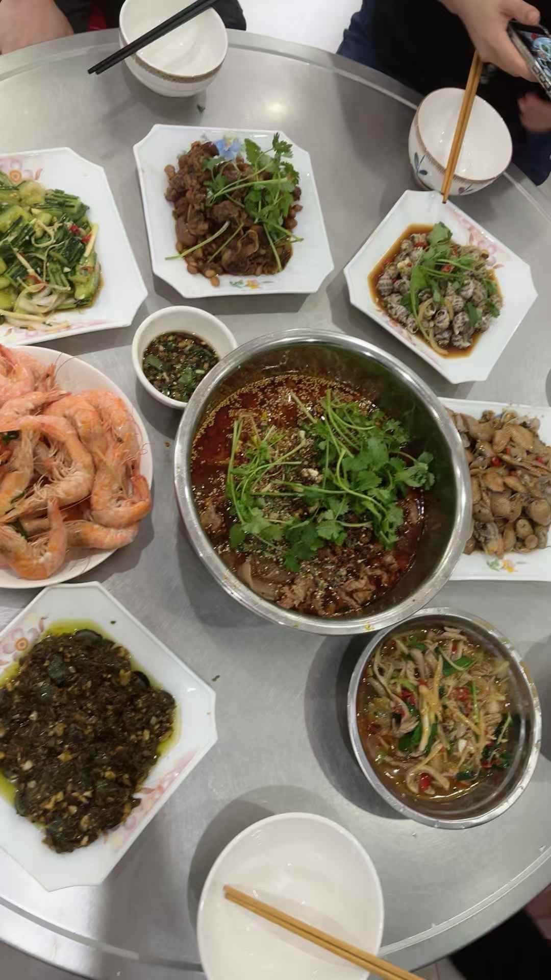公司加餐：饮[愉快] ​​​