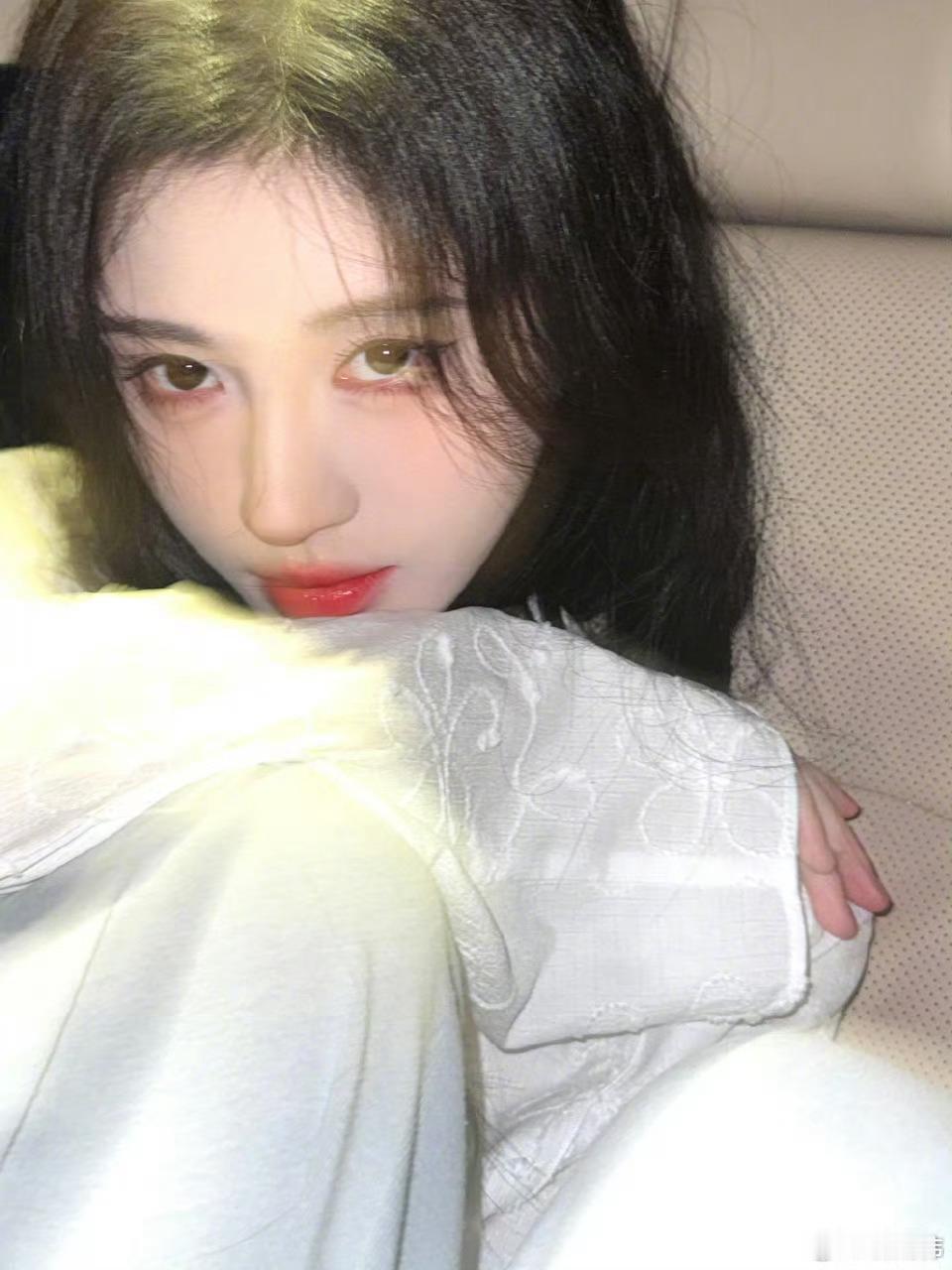 jjy 鞠婧祎万花世界 jjy 鞠婧祎苏绿夏“想用镜头记录你，但又怕眼睛错过你”