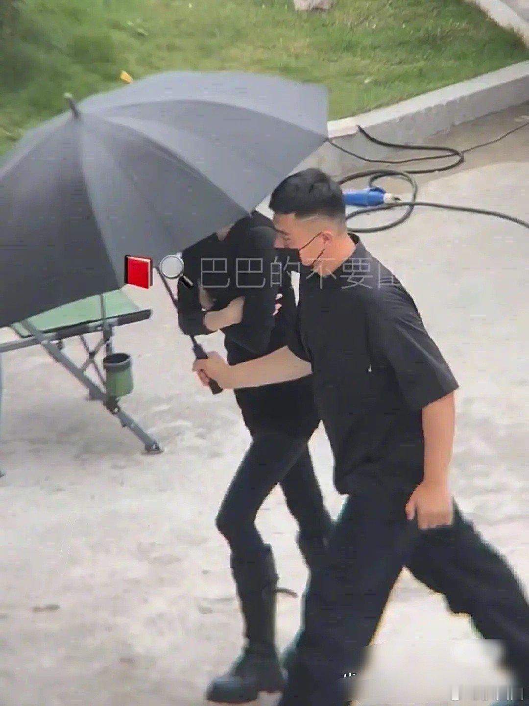 迪丽热巴《枭起青壤》路透，热巴这是又瘦了嘛，身材好绝～ ​​​