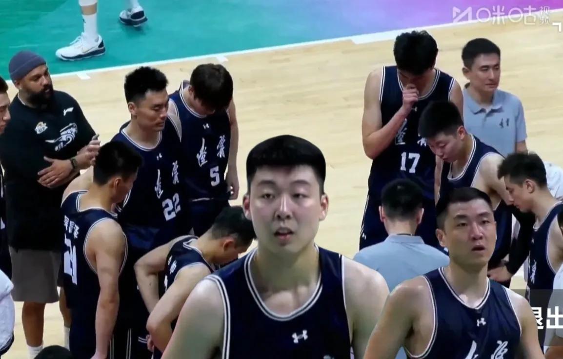 说实话，不是杨鸣不给刘雁宇机会，是他真没有对抗体能啊！对位身体素质好的后卫线球员
