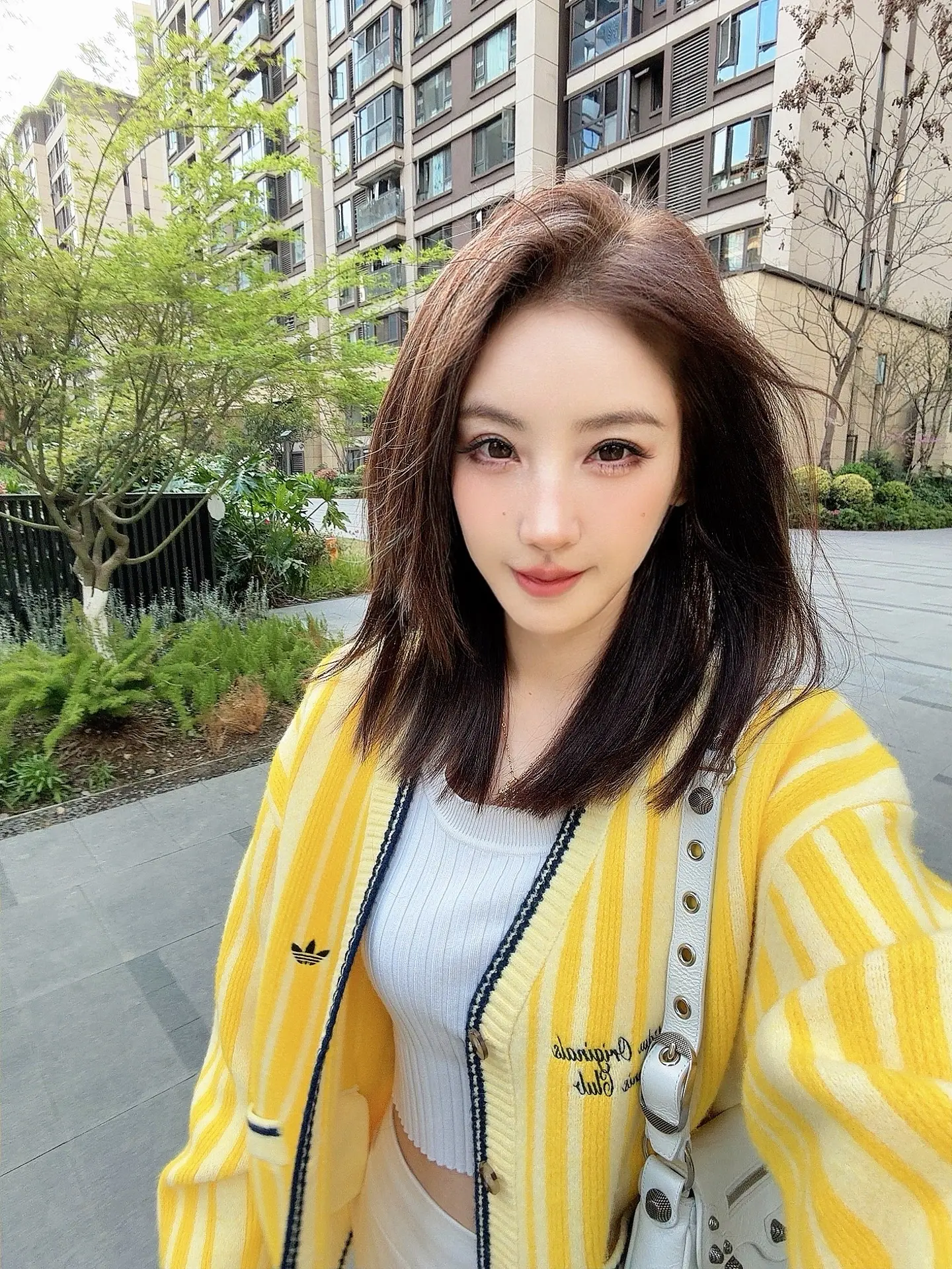 我剪了留了好久的长发。