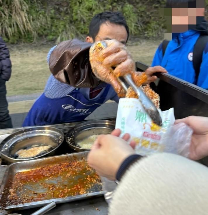 我问了景德镇的朋友，鸡排哥的手艺真有这么好？朋友白了我一眼，说了一句话，让我破防