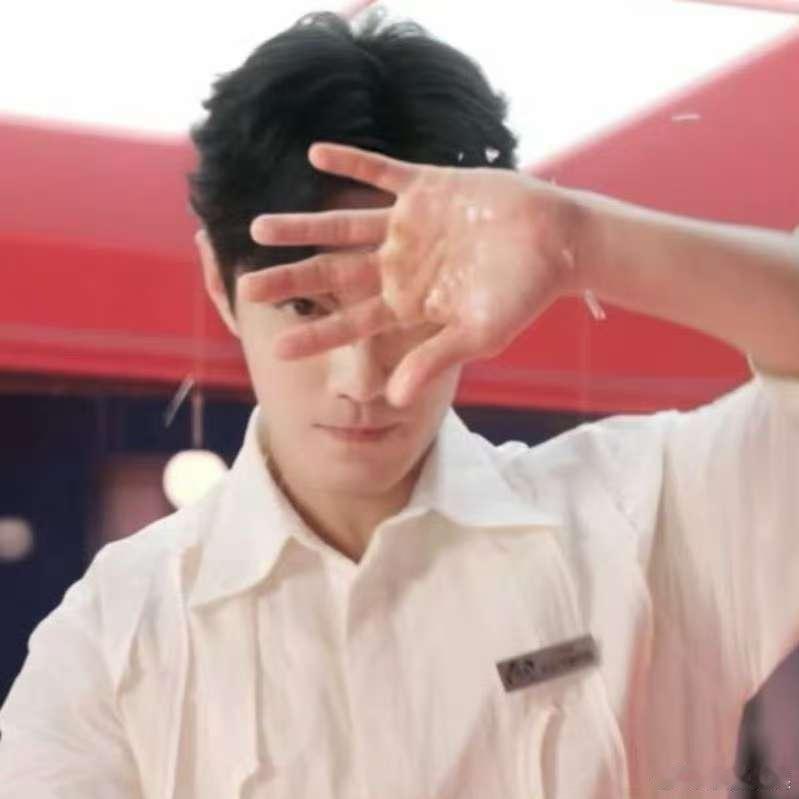 肖战挡水卖萌，哇塞，