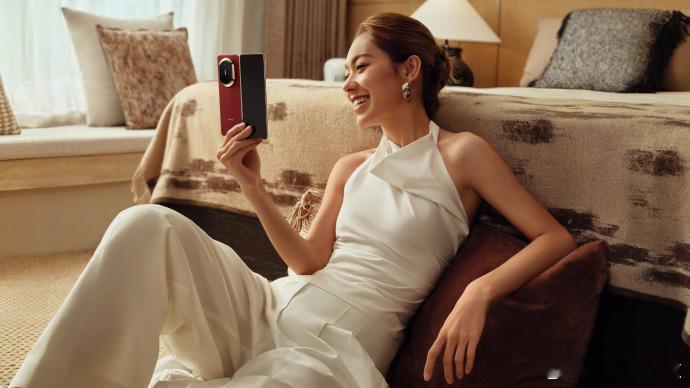 绝了！没想到，折叠屏的影像能力竟然能玩到这种境界？！刚才刷到华为MateX7的首