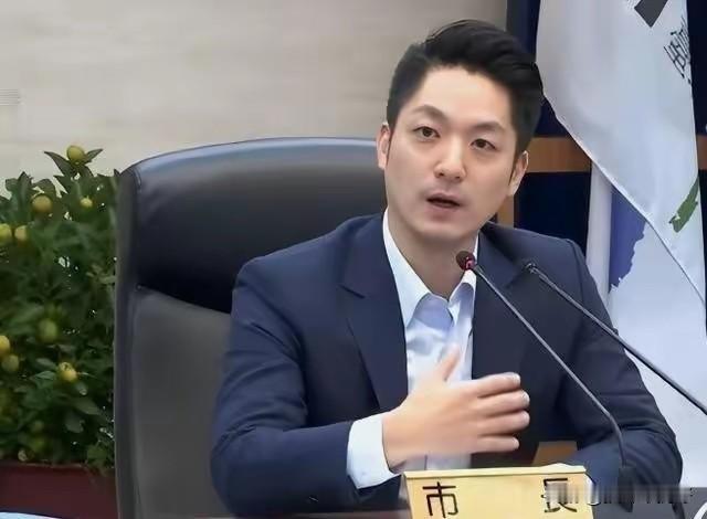 痛批郑丽文毫无能力后，吴子嘉看好蒋万安的未来

吴子嘉在昨晚的节目里预告今天将对