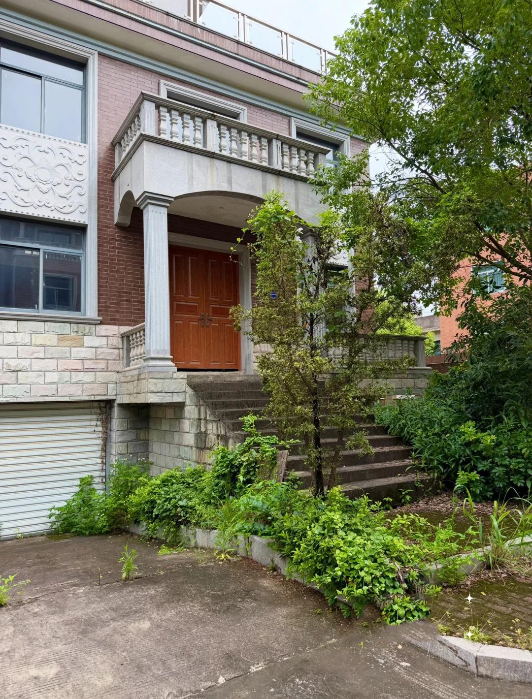 被福州市马尾区亭江镇农村的房子震惊住了，成片的西式别墅，这哪里是农村呀，分明是电