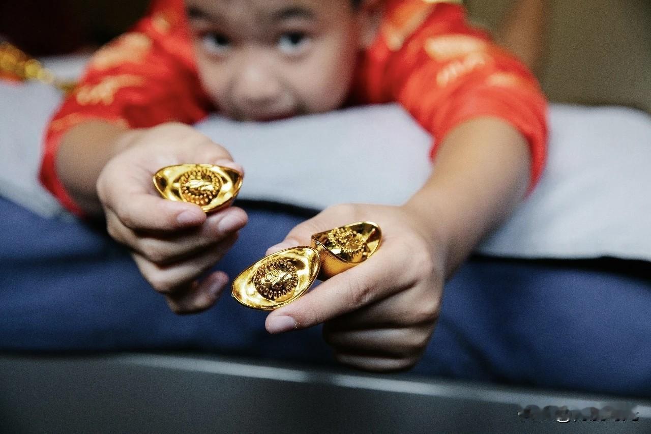 最近结婚三金大幅涨价
愁坏不少准新人
我朋友原计划买
20 克金项链
15 克金