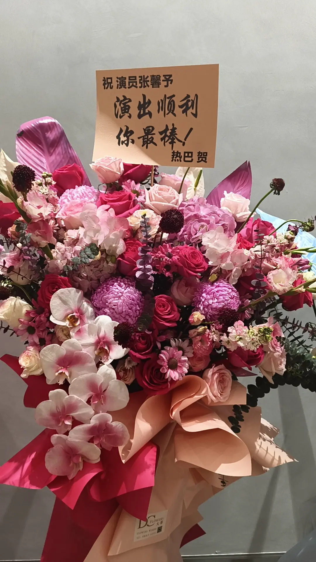 张馨予｜来自热巴的祝贺。要怎样去形容这份美好的友谊，永远会为女孩子的友谊感动