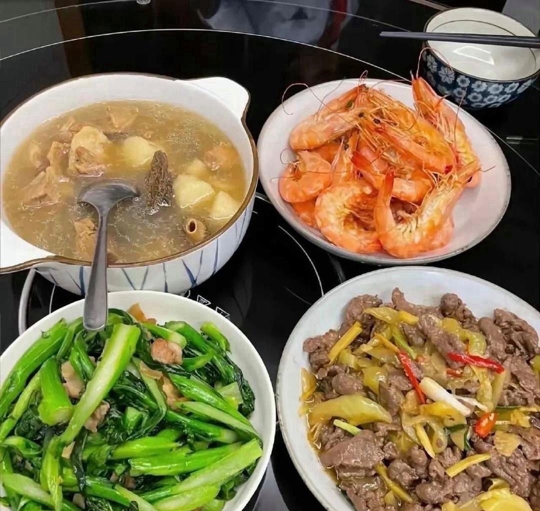 左边是前妻做的 右边是现任老婆做的 
