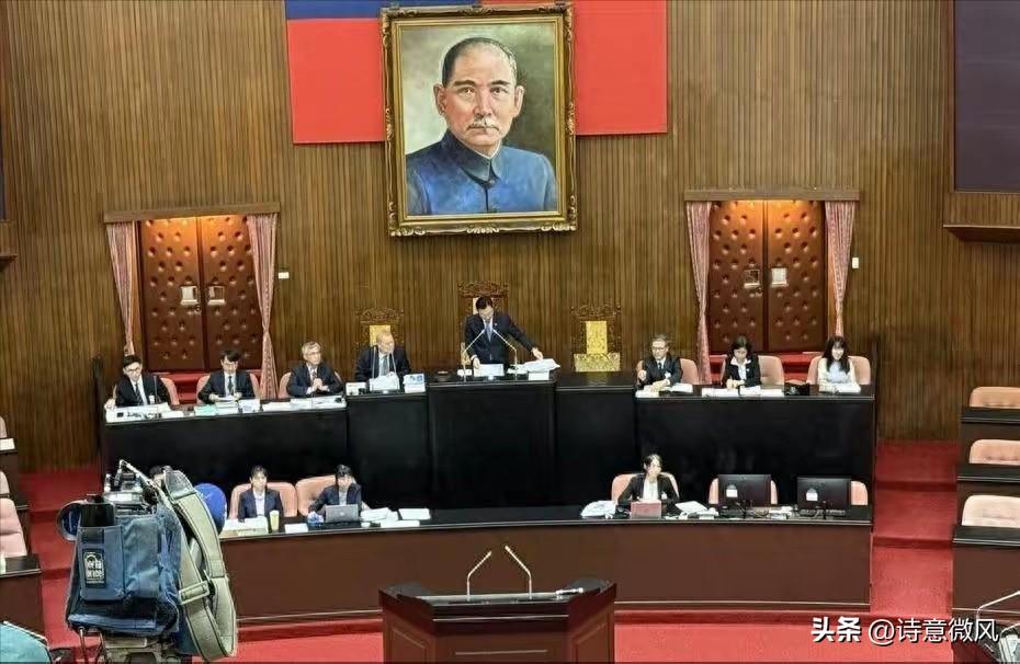 沉寂8天后，岛内准时封杀草案，赖清德气数已尽，蒋万安乘胜追击
 
6月18日台行
