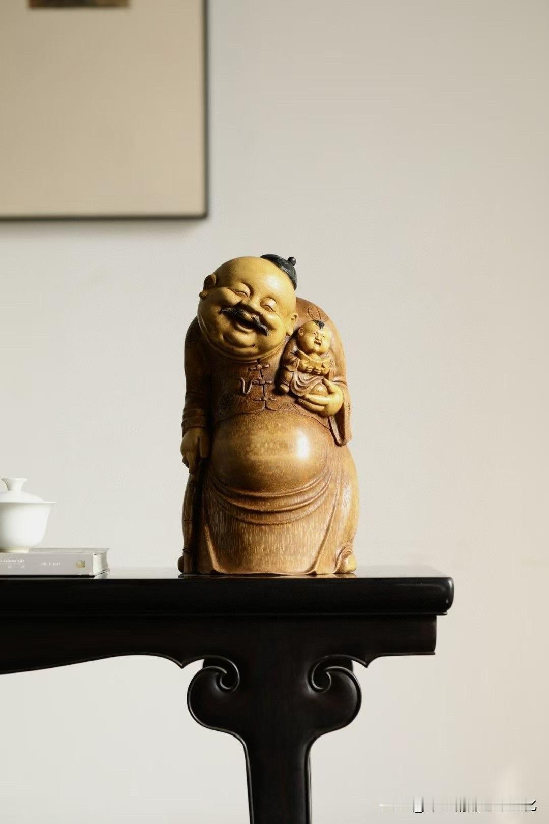 有些题材，一看就让人轻松。

这尊“欢喜财主”，用老竹去做，
色温柔，气不重，