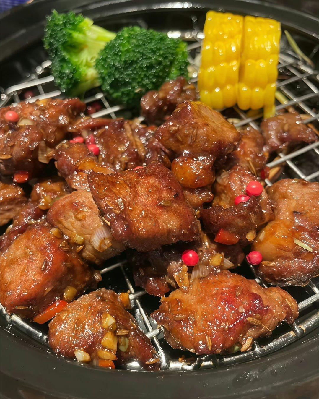 馋师[超话] 早上好呀，又是炎热的一天，大家注意防暑降温，记得好好吃早饭呀 ​​