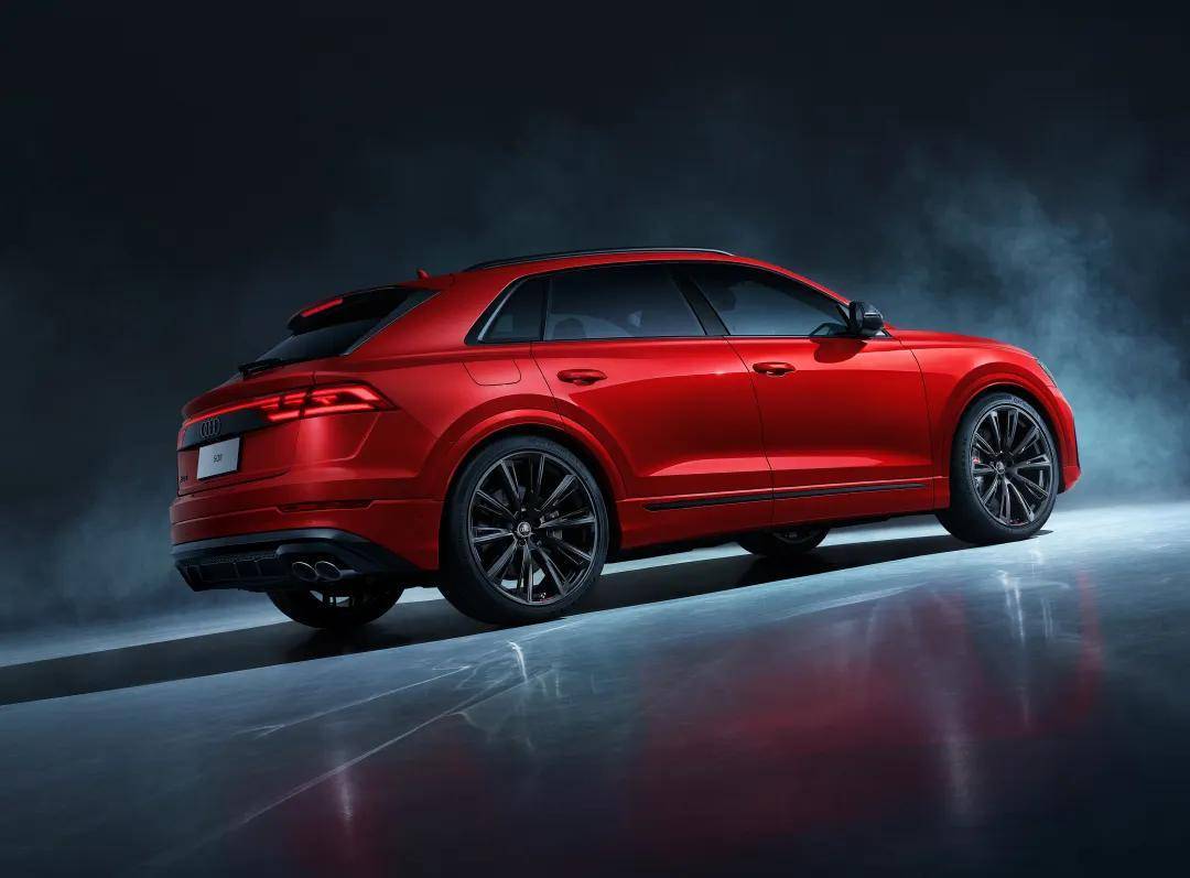 性能操控双在线 豪华配置拉满 奥迪SQ8上市售价113.98万元在近期举办的车展