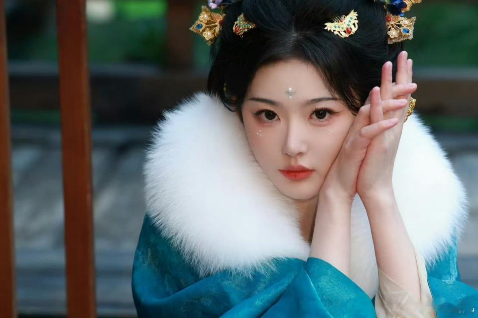 孔雪儿的演员之路孔雪儿凭演技站稳脚跟逐玉韩国认真搞事业的孔雪儿太有魅力了，从舞台