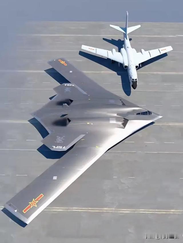攻击 -11战力相当强悍！它是“三龙合一”全球最强空战组合的一员，与歼 -20“